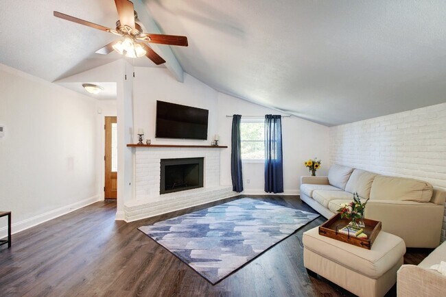 Building Photo - 10224 Rutland Village W