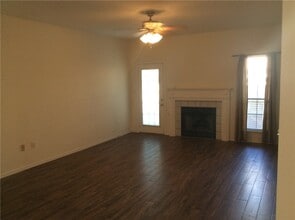 Building Photo - 2050 E Farr Ln
