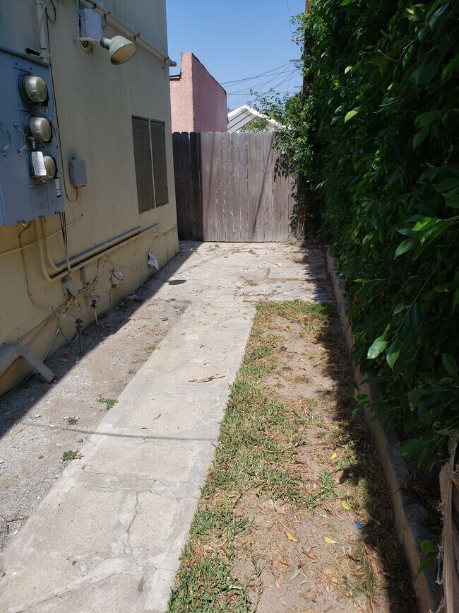 1448 S Dunsmuir Ave Unit 1448, Los Angeles, CA 90019 1448 S Dunsmuir