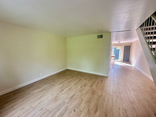 Foto del edificio - 2 Bed (Both are Master-Suites) and 2.5 Bat...