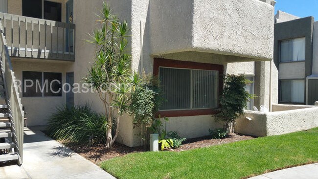 Building Photo - Single Story 1 Bed Apartment w Garage!