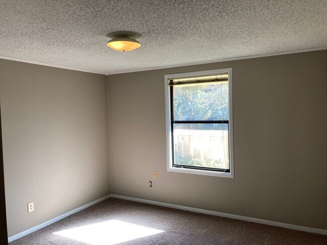 Foto del edificio - 5097 Castlewood Way