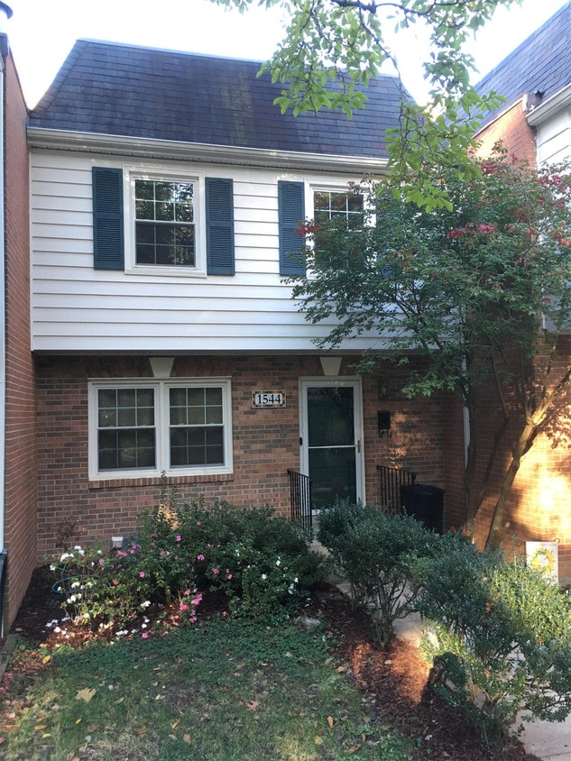 1544 Brookshire Ct, Reston, VA 20190 House Rental in Reston, VA