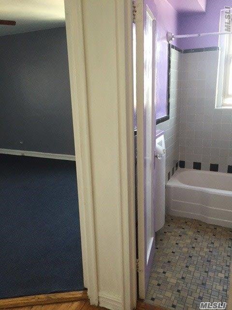 Foto del edificio - 84-49 168 St