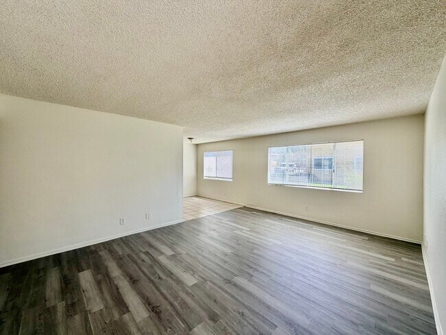Foto del edificio - 2042 E 19th St