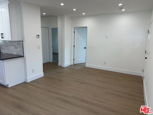 Foto del edificio - 1864 W 25th St