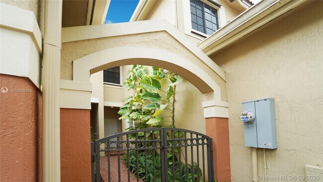 Building Photo - 4304 Vineyard Cir