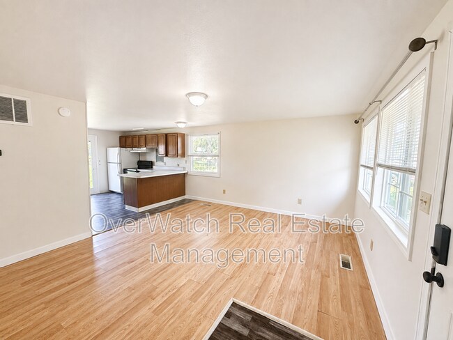 Foto del edificio - 1604 Elmendorf Dr