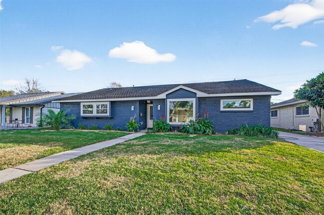 Foto del edificio - 5407 Lymbar Dr