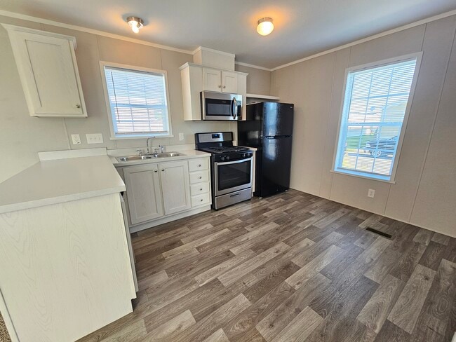 Building Photo - 46000 Geddes Rd