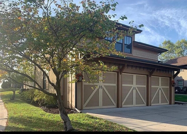 Building Photo - 7925 N Ln Ave
