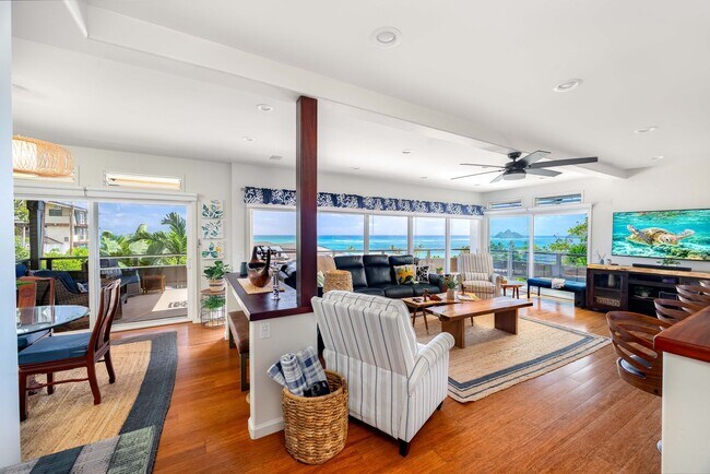 Foto del edificio - Fully Furnished Executive Retreat with Iconic Views - Stunning Sunrises - Elevated Island Living