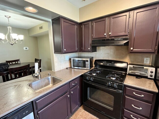 Foto del edificio - 2 bedroom condo in Newtown Grant
