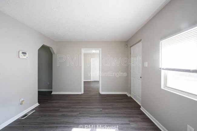 Building Photo - 524 W 23rd St