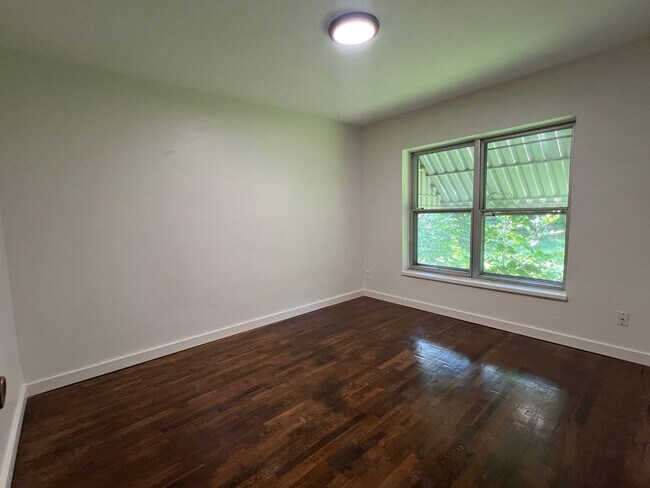 Foto del edificio - Charming 3-Bedrooms 1 bath with Hardwood F...