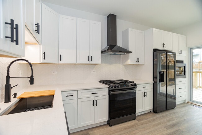 Building Photo - 1723 W Pierce Ave