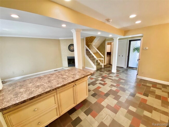 Building Photo - 405 Forest Dr