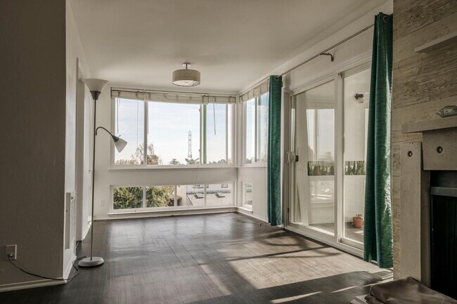 Foto del edificio - 1041 Shell Blvd