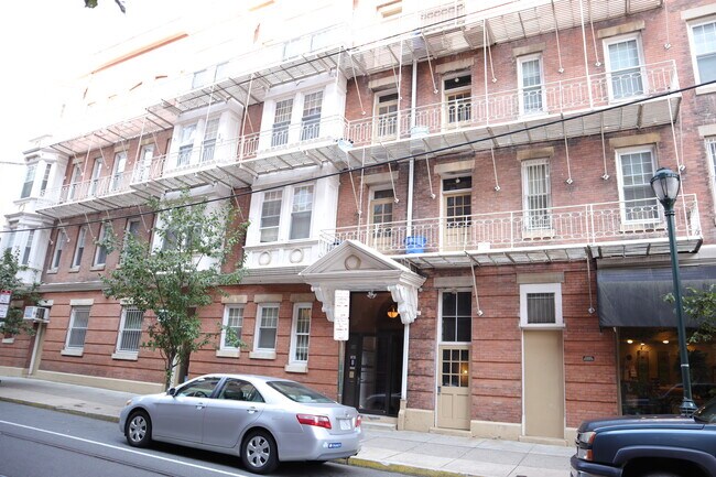 Building Photo - 302 S 12th St