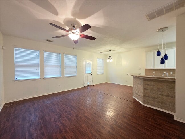 Foto del edificio - 114 E Stedhill Loop