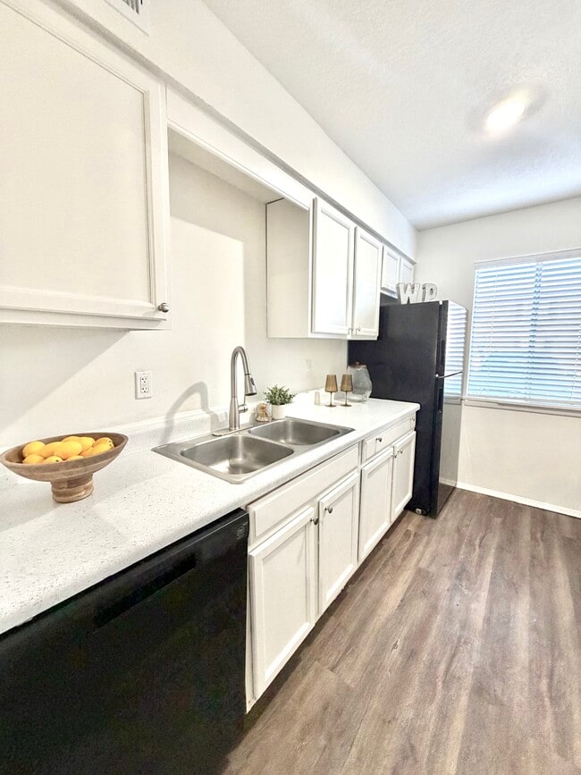 Building Photo - The Waypoint