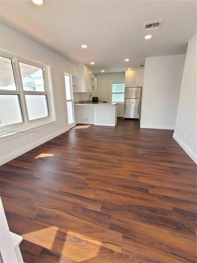 Foto principal - 2407 Scott St