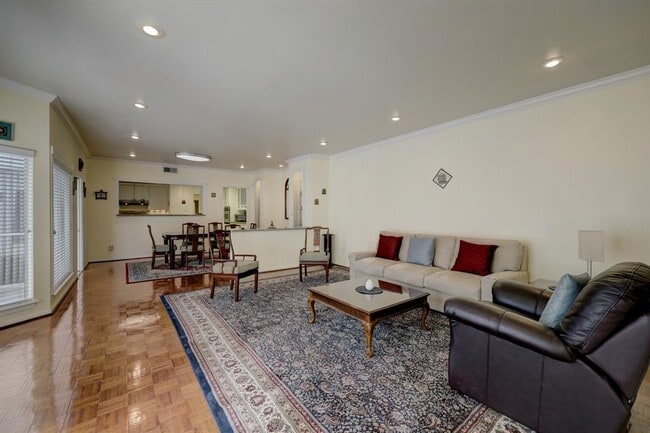 Building Photo - 2102 Stonewalk Dr
