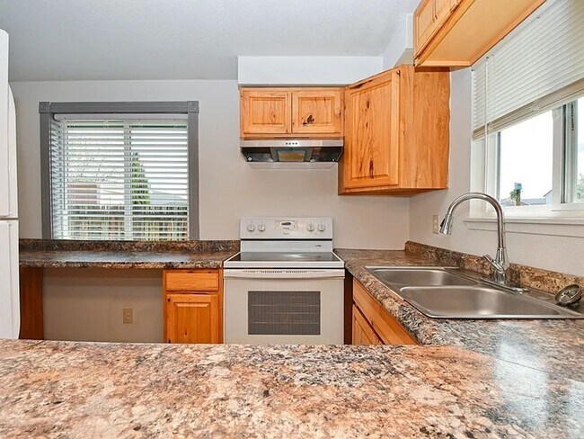 Building Photo - 10005 Sagewood Dr