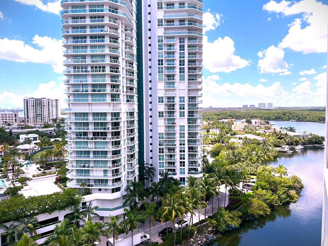 Foto principal - 250 Sunny Isles Blvd