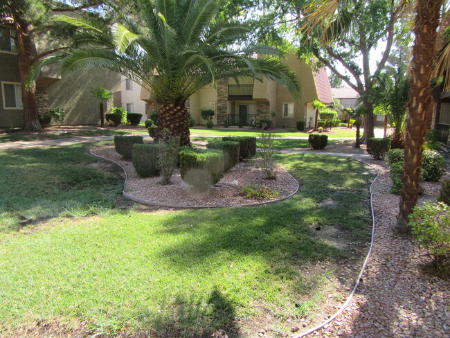 Building Photo - 4954 River Glen Dr
