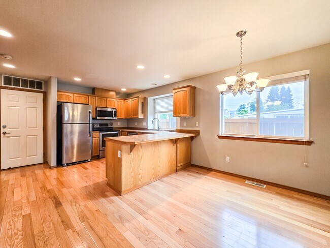Building Photo - Downtown Arlington 3 Bedroom