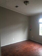 Building Photo - 11918 Kingslake Forest Dr