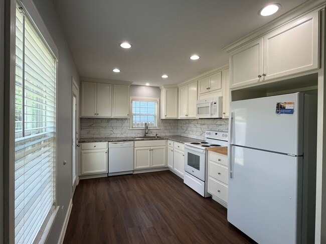 Building Photo - CENTRAL CITY TWO BEDROOM ONE BATH HOUSE!
