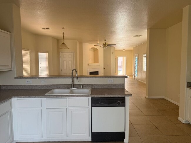 Building Photo - Single Family Home