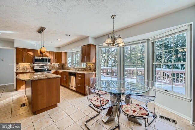 Foto del edificio - 8 Sapphire Hill Ct