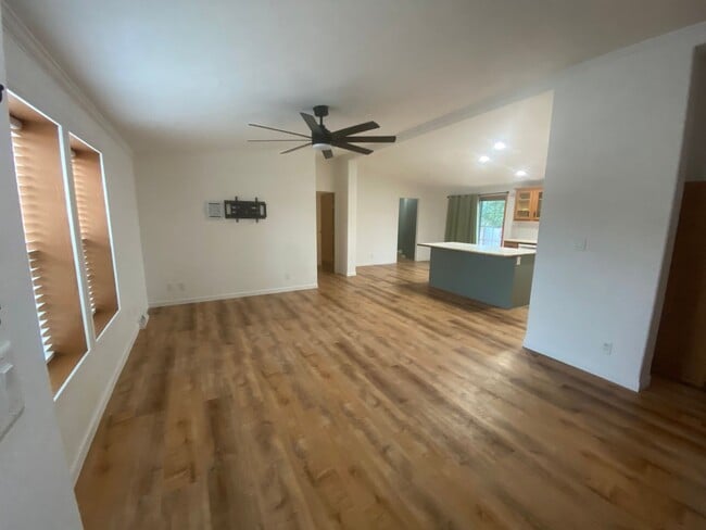 Building Photo - 1027 Falls Creek Dr
