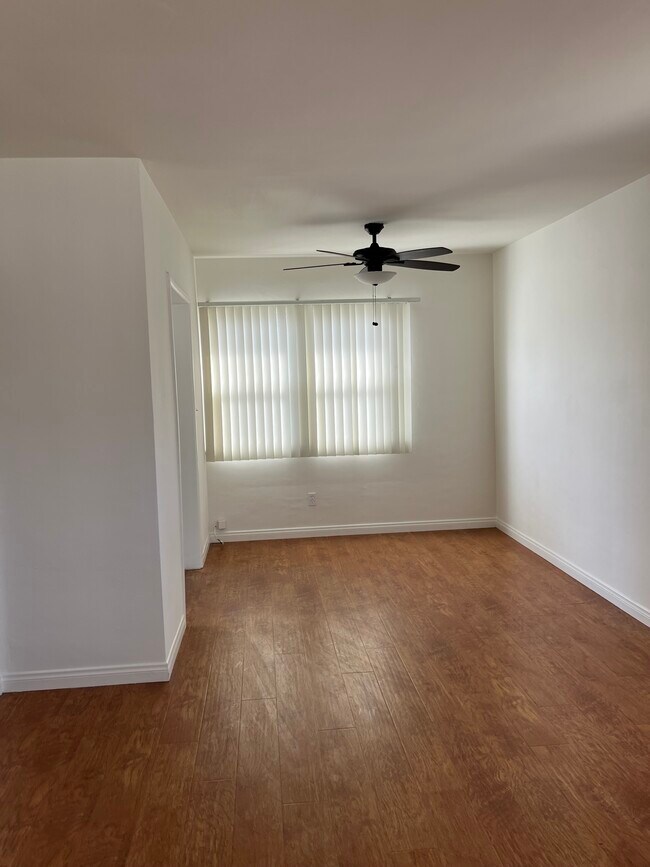 Foto del edificio - 5644 1/2 Kester Ave