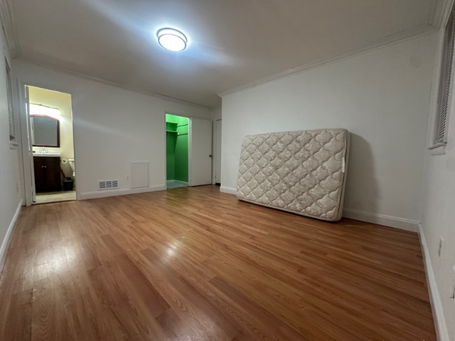 Building Photo - 8xxx Barrett Rd