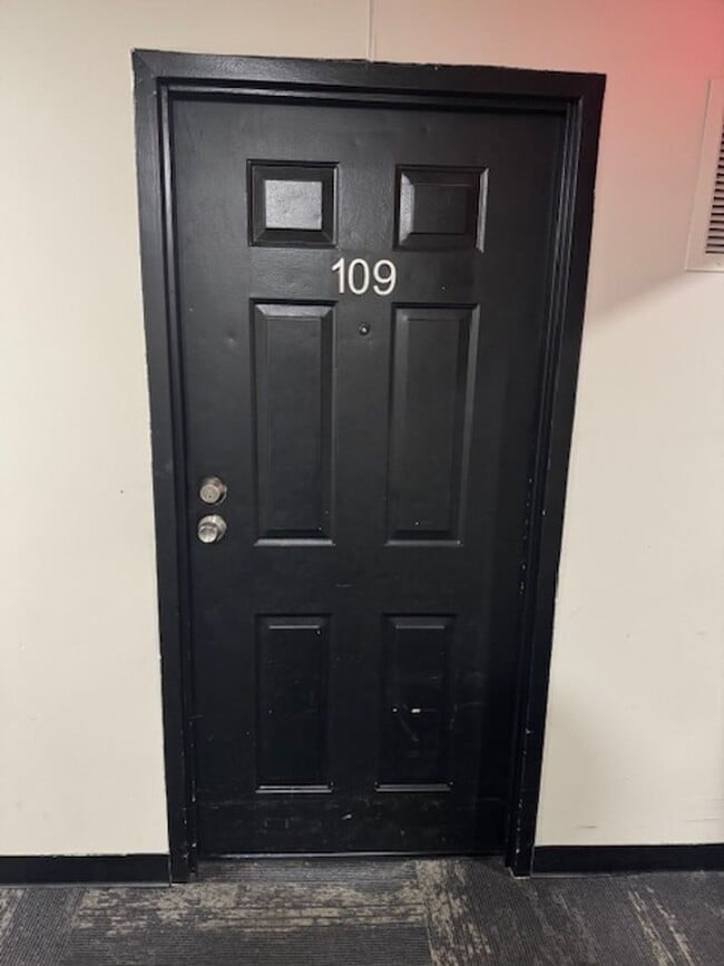 Building Photo - SilverBrick Square