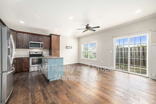 Building Photo - 15872 Valley View Dr