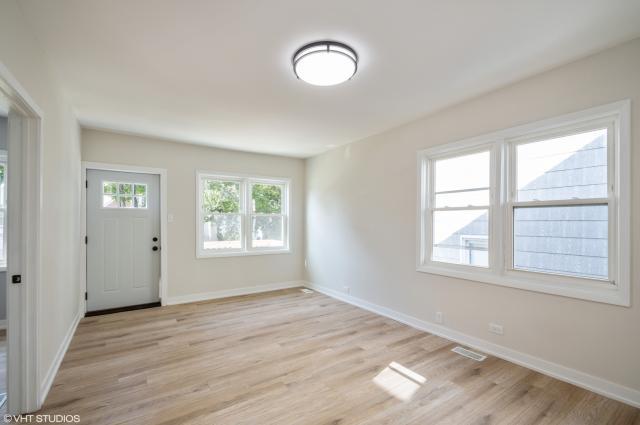 Foto del edificio - 3 bedroom in Chicago IL 60630