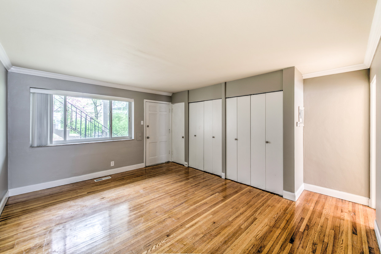 Foto principal - 7848 Big Bend Blvd