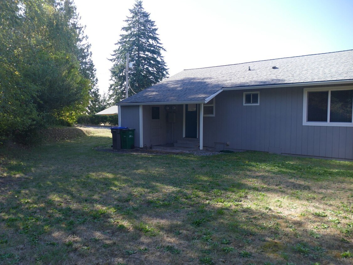 Foto principal - Charming 3 bedroom 1 bath Sheridan Park/Ma...