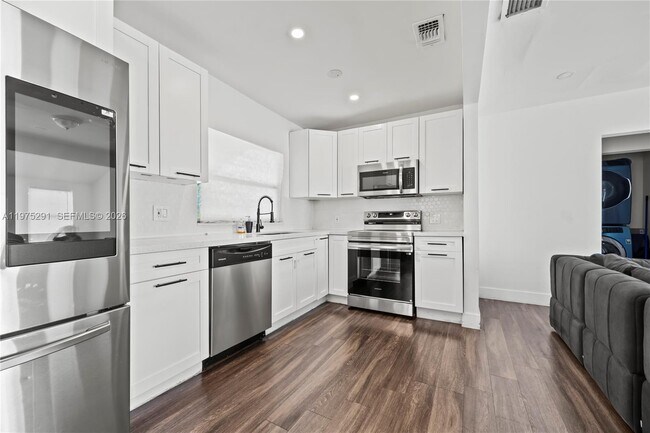 Building Photo - 919 NW 66th St