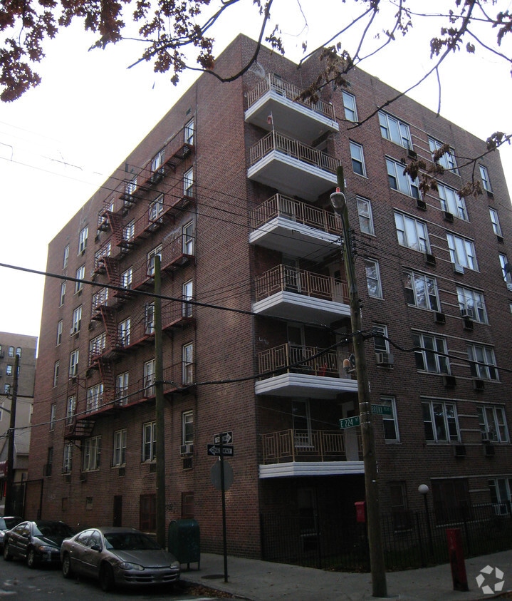 Greystone Views Apartments in Bronx, NY