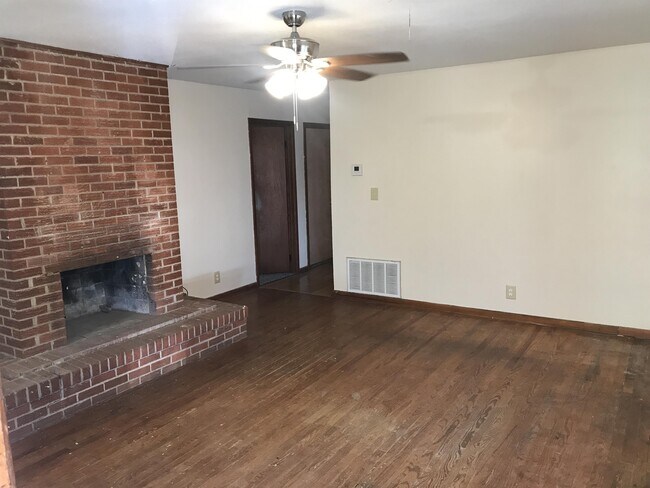 Building Photo - 4001 S Pocola Blvd