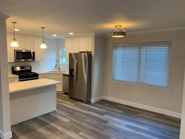 Foto del edificio - 8714 Ilona Ln