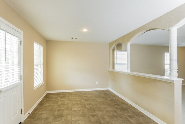 Foto del edificio - 9526 Yearling Branch Dr