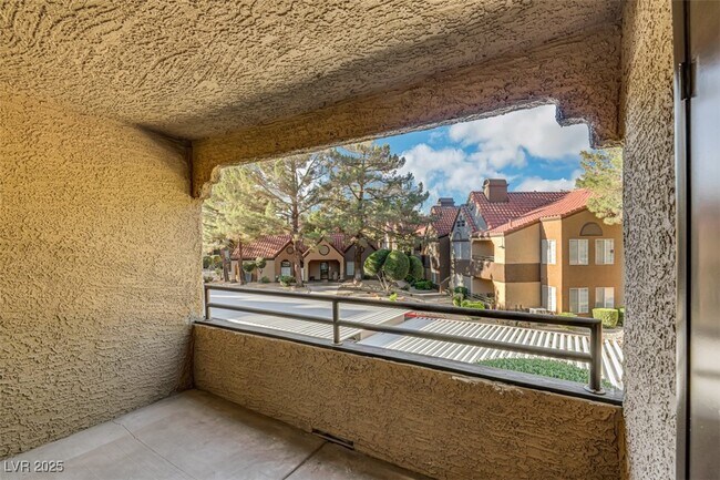 Building Photo - 2200 S Fort Apache Rd