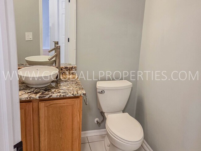 Foto del edificio - 2 Bedroom Townhome in Gated Community in West Des Moines!!!